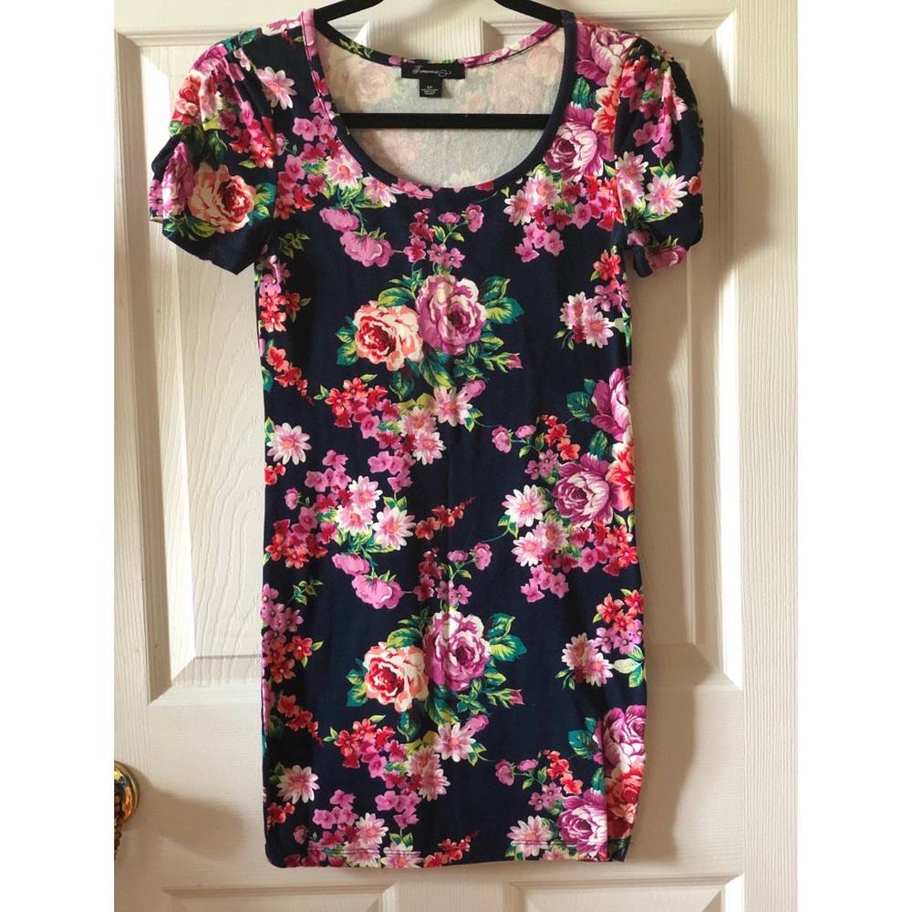 Comfortable flower detailed bodycon dress